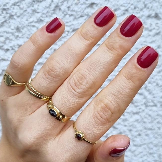 Rita Red Maniac Nails gellak stickers rode nagels met witte achtergrond